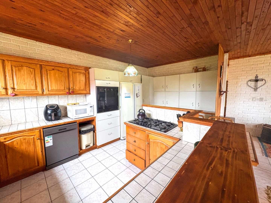 4 Bedroom Property for Sale in Stilbaai Wes Western Cape
